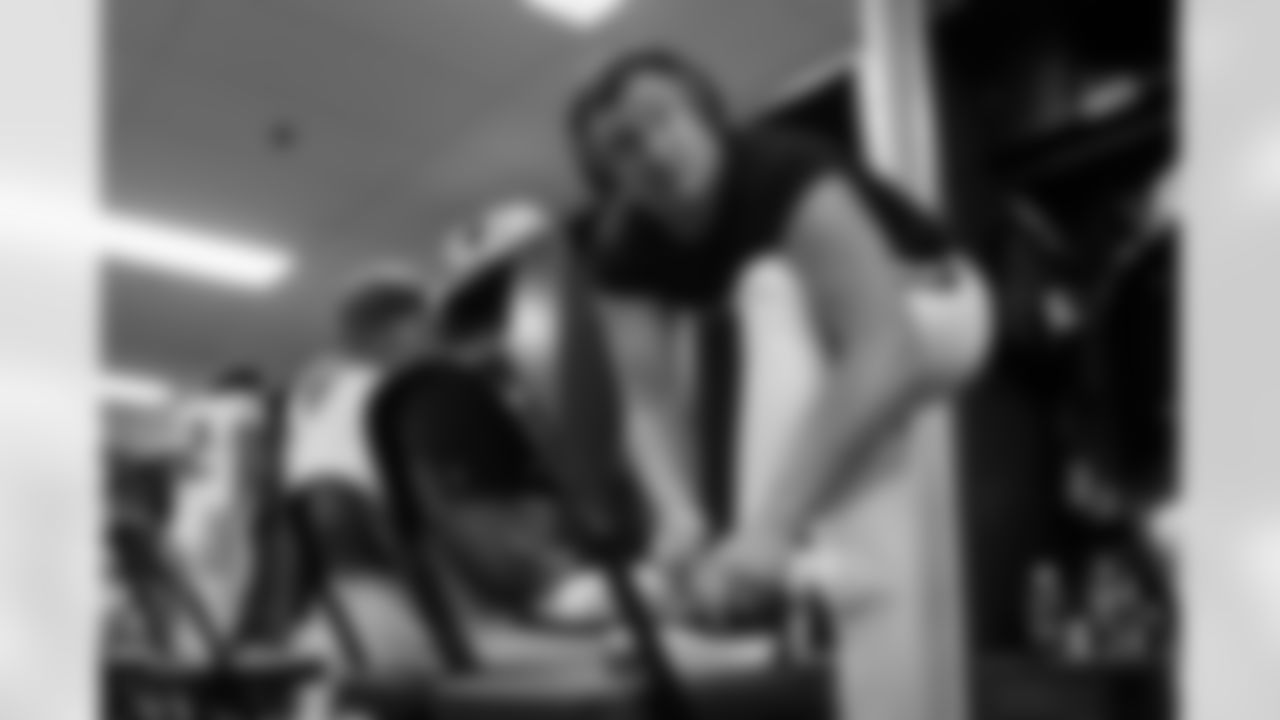 Atlanta Falcons guard Chris Lindstrom #63 gets ready in the locker room before the Week 9 Game against the New England Patriots at Gillette Stadium in Foxborough, Massachusetts on Sunday, November 2, 2025. (Photo by Jay Bendlin/Atlanta Falcons)