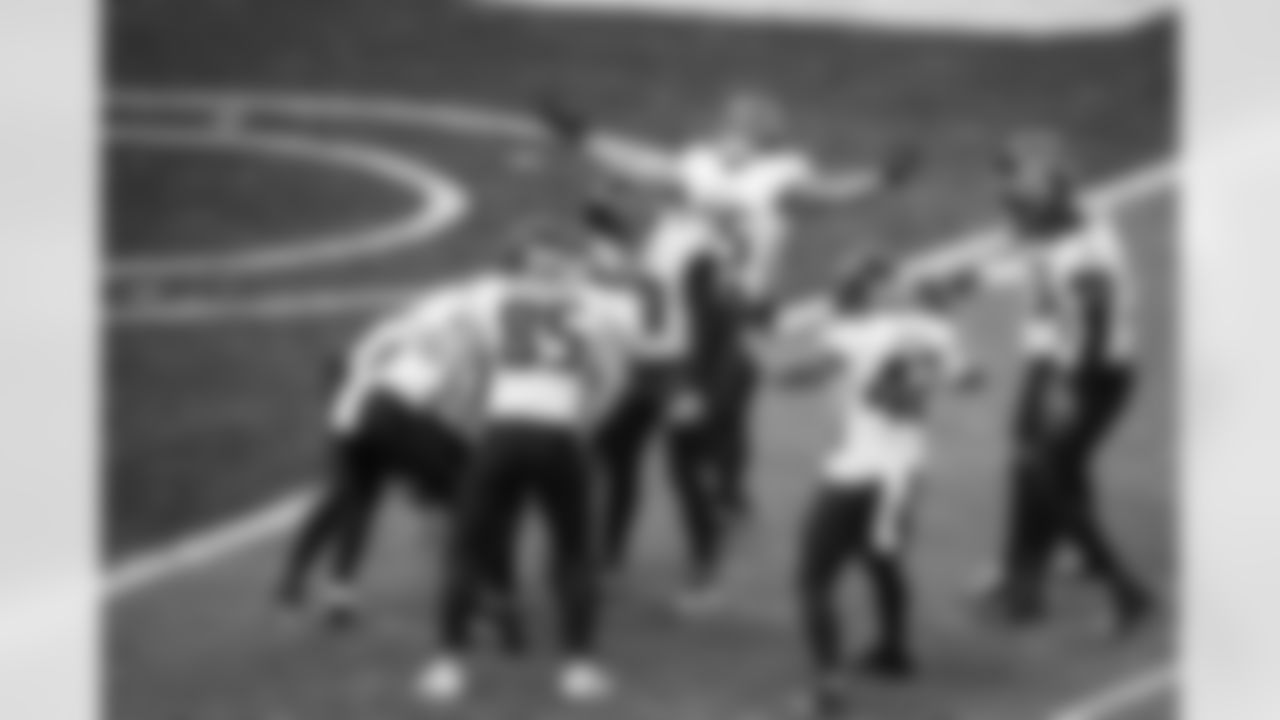 Atlanta Falcons players react to the punt during the Week 10 Game against the Indianapolis Colts at Olympic Stadium in Berlin, Germany on Sunday, November 9, 2025. (Photo by Brandon Magnus/Atlanta Falcons)