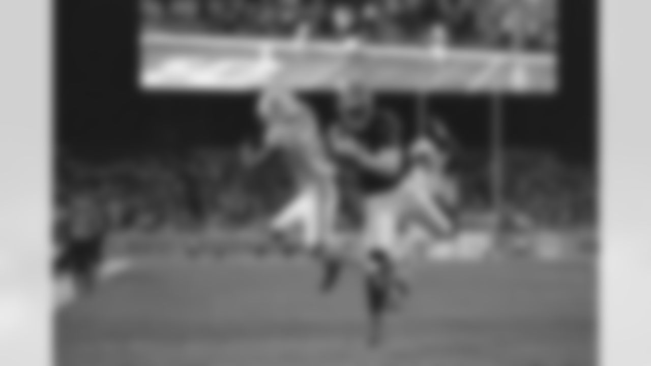 Atlanta Falcons tight end Kyle Pitts Sr. #8 scores a touchdown during the Week 15 Game against the Tampa Bay Buccaneers at Raymond James Stadium in Tampa, Florida on Thursday, December 11, 2025. (Photo by Brandon Magnus/Atlanta Falcons)