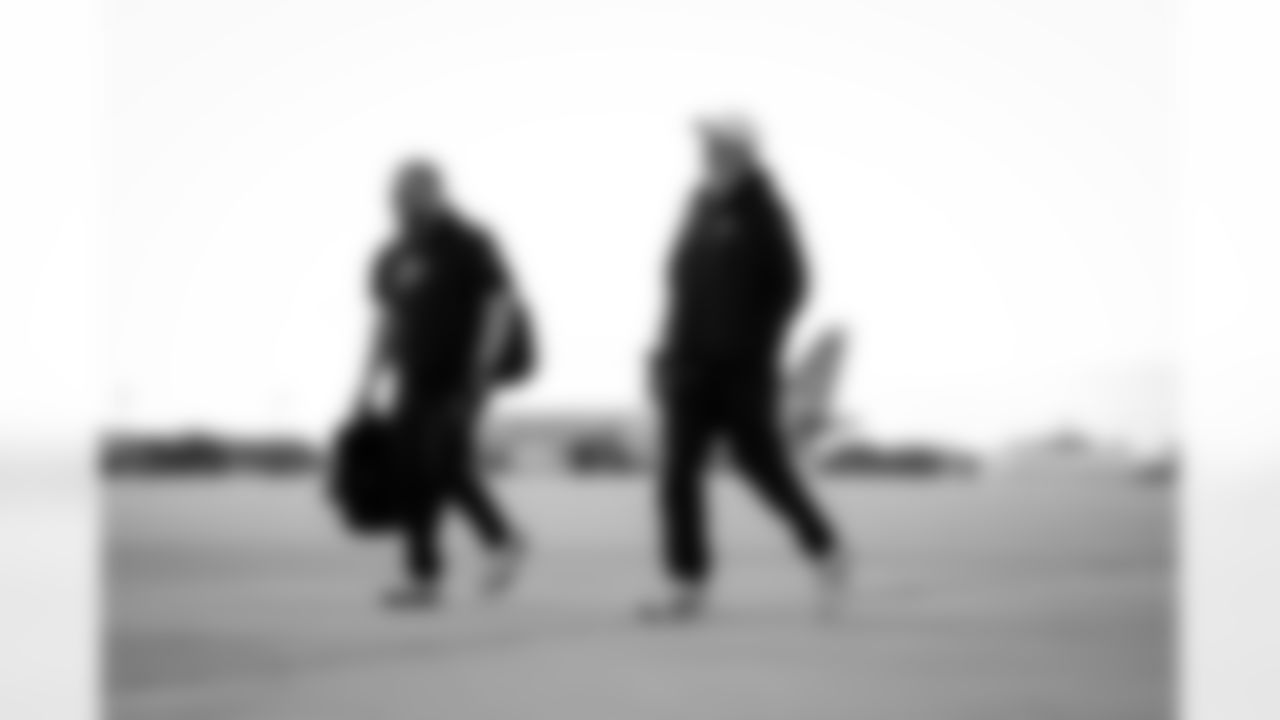 Atlanta Falcons wide receiver David Sills V #87 boards the plane at Hartsfield-Jackson International Airport in Atlanta, Ga. on Taylor McLaughlin/Atlanta Falcons)