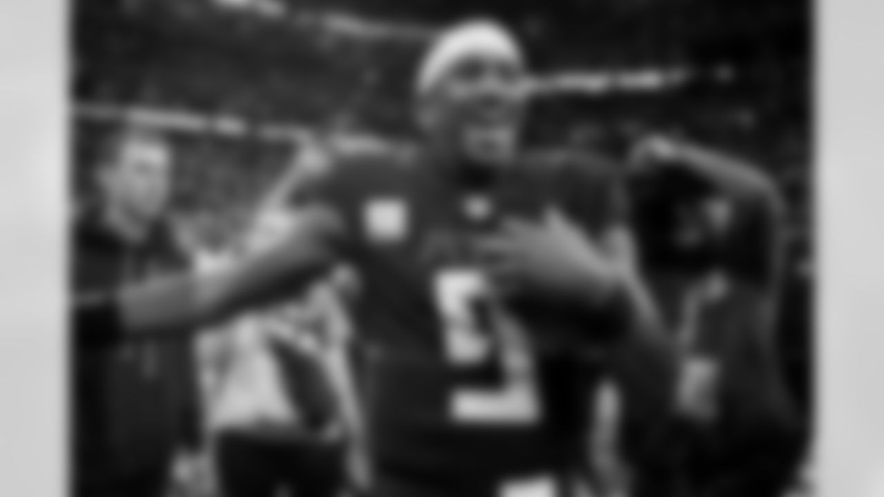 Atlanta Falcons quarterback Michael Penix Jr. #9 celebrates a win after the Week 4 Game against the Washington Commanders at Mercedes-Benz Stadium in Atlanta, Georgia on Sunday, September 28, 2025. (Photo by AJ Reynolds/Atlanta Falcons)