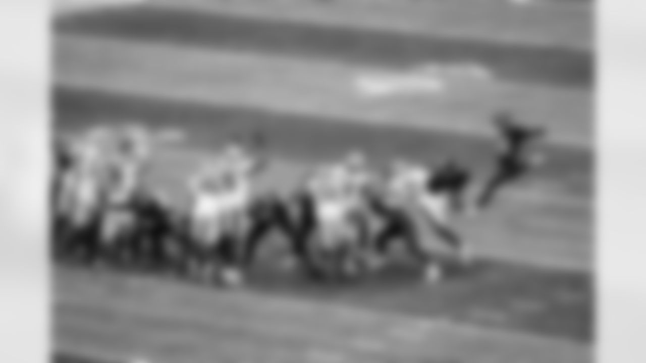 Atlanta Falcons kicker Zane Gonzalez #45 kicks a field goal during the Week 18 Game against the New Orleans Saints at Mercedes-Benz Stadium in Atlanta, Georgia on Sunday, January 4, 2026. (Photo by Steven Burroughs/Atlanta Falcons)