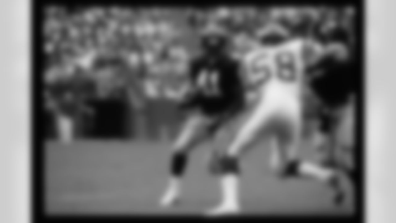 Atlanta Falcons running back Erric Pegram #41 during the game in Atlanta against the Minnesota Vikings on September 8, 1991 (Photo by Jimmy Cribb).