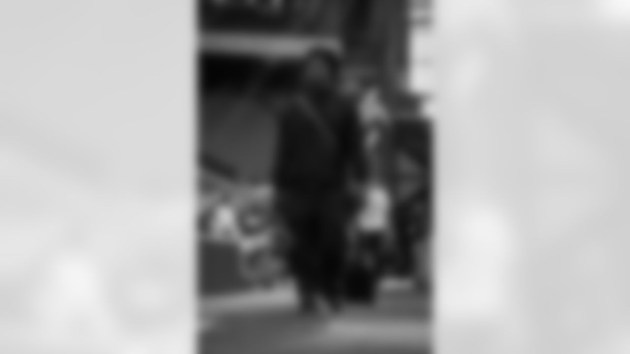 Atlanta Falcons edge rusher Jalon Walker #11 arrives before the Week 16 Game against the Arizona Cardinals at State Farm Stadium in Glendale, Arizona on Sunday, December 21, 2025. (Photo by Taylor McLaughlin/Atlanta Falcons)