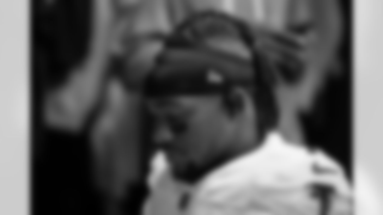 Atlanta Falcons running back Bijan Robinson #7 gets ready in the locker room before the Week 9 Game against the New England Patriots at Gillette Stadium in Foxborough, Massachusetts on Sunday, November 2, 2025. (Photo by Jay Bendlin/Atlanta Falcons)