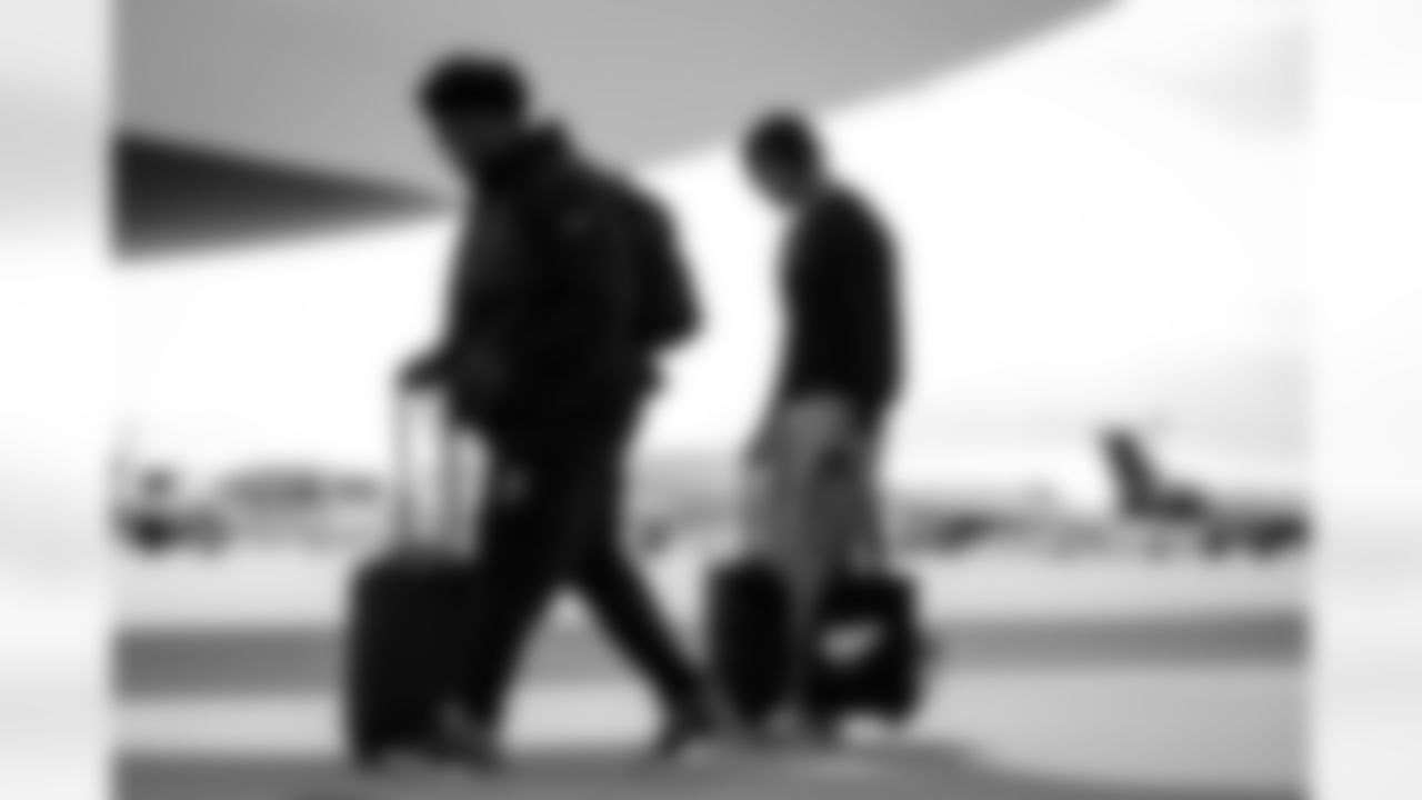 Atlanta Falcons cornerback A.J. Terrell Jr. #24 boards the plane at Hartsfield-Jackson International Airport in Atlanta, Ga. on Taylor McLaughlin/Atlanta Falcons)