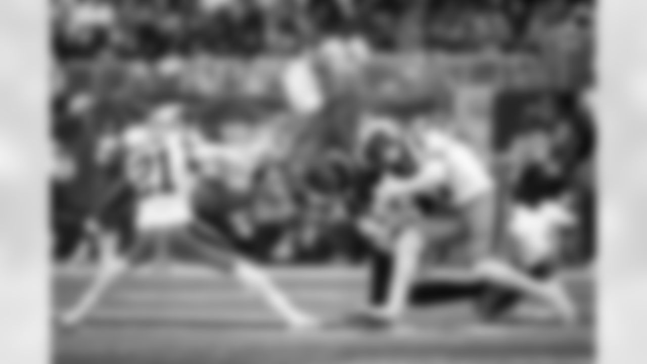 Atlanta Falcons wide receiver Drake London #5 runs with the ball during the Week 11 Game against the Carolina Panthers at Mercedes-Benz Stadium in Atlanta, Georgia on Sunday, November 16, 2025. (Photo by Kevin Liles/Atlanta Falcons)