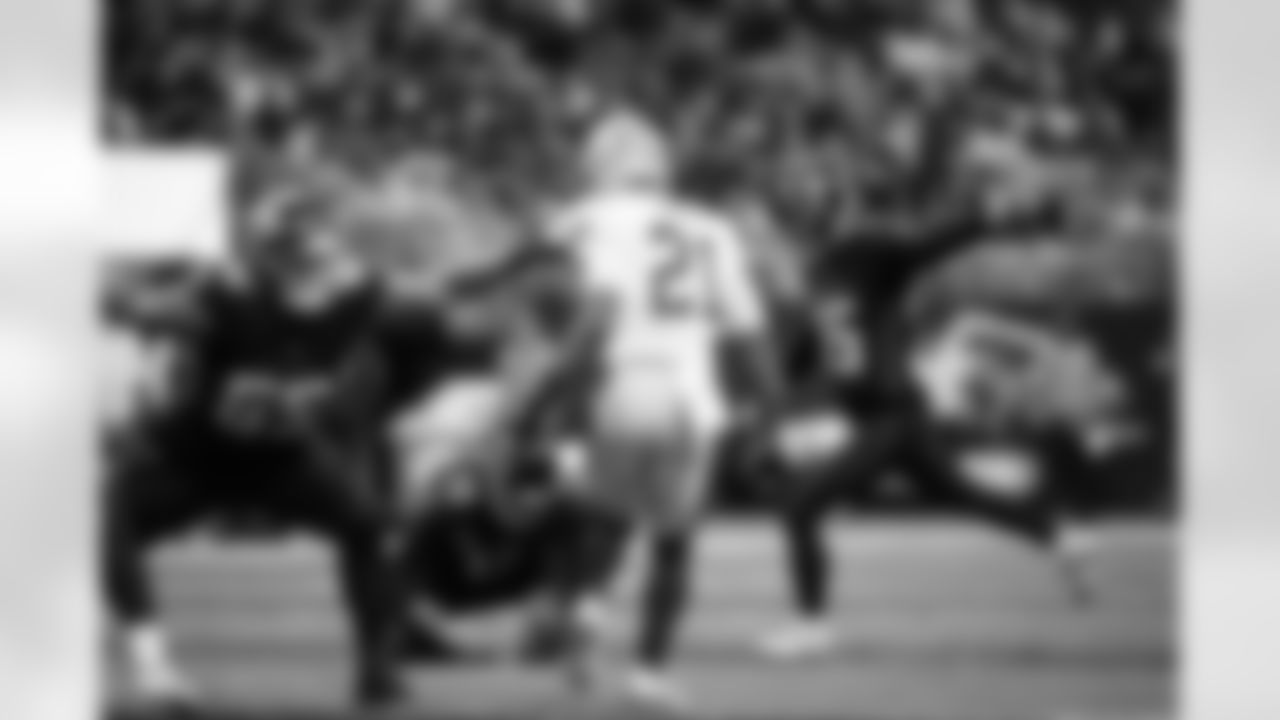 Atlanta Falcons kicker Zane Gonzalez #45 kicks a field goal during the Week 18 Game against the New Orleans Saints at Mercedes-Benz Stadium in Atlanta, Georgia on Sunday, January 4, 2026. (Photo by Brandon Magnus/Atlanta Falcons)