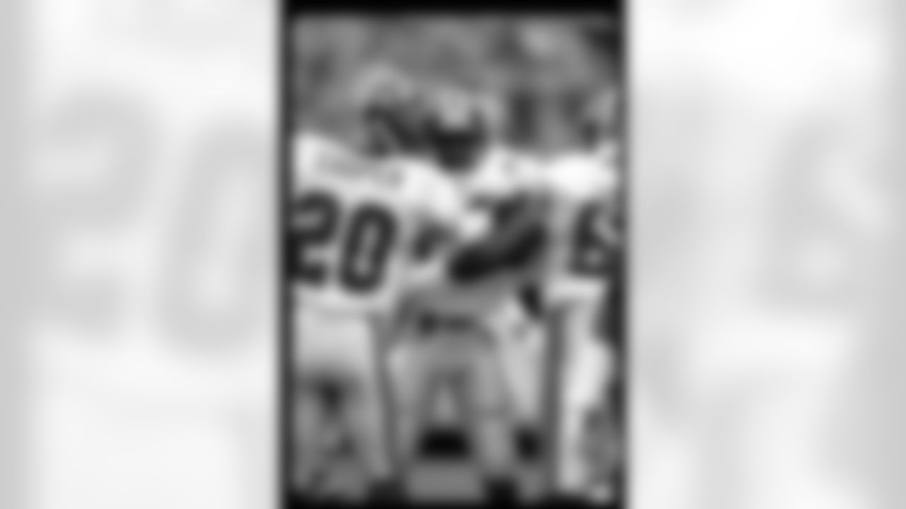 Photograph from the Falcons game vs the Los Angeles Rams on September 10, 1989.