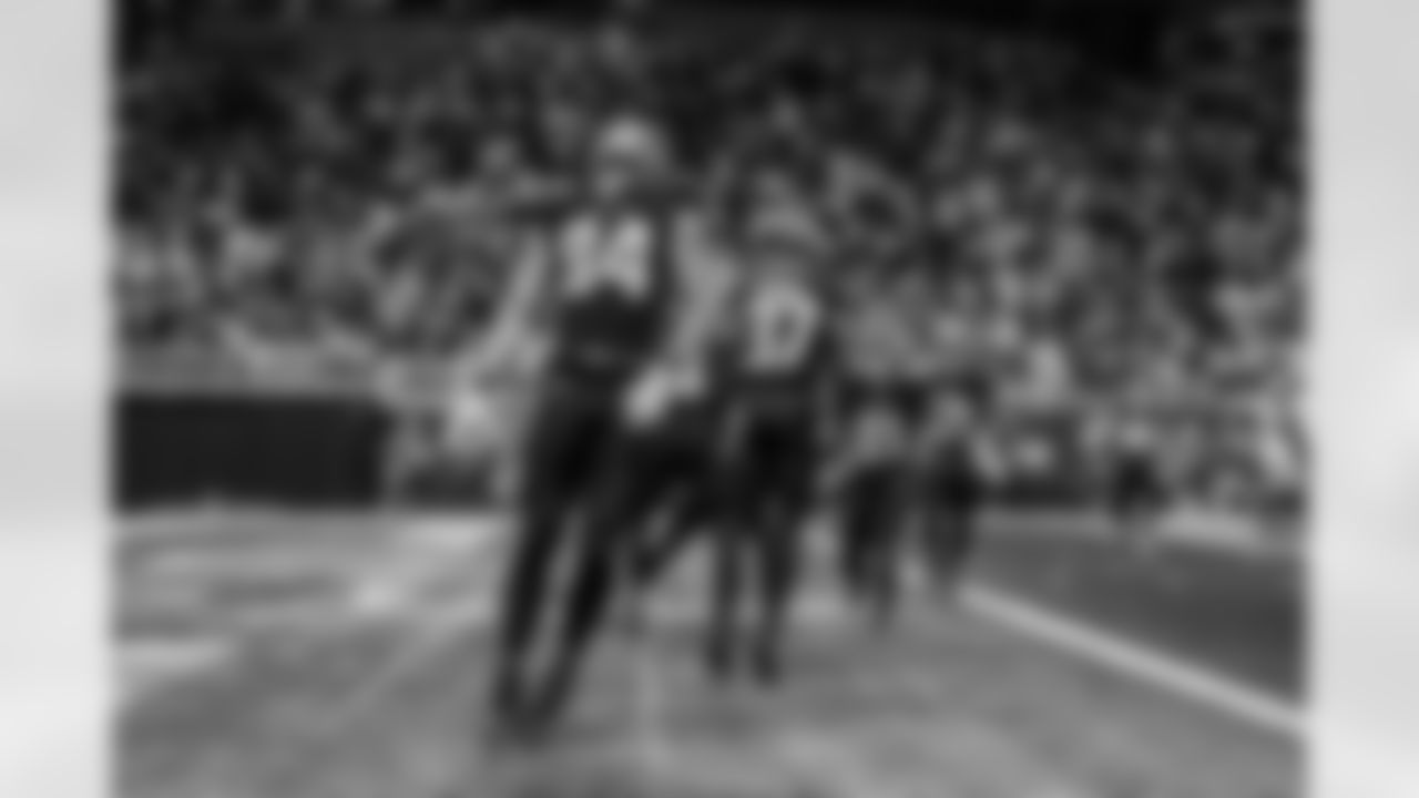 Atlanta Falcons tight end Feleipe Franks #84  blocks a punt during the Week 18 Game against the New Orleans Saints at Mercedes-Benz Stadium in Atlanta, Georgia on Sunday, January 4, 2026. (Photo by Matthew Grimes/Atlanta Falcons)