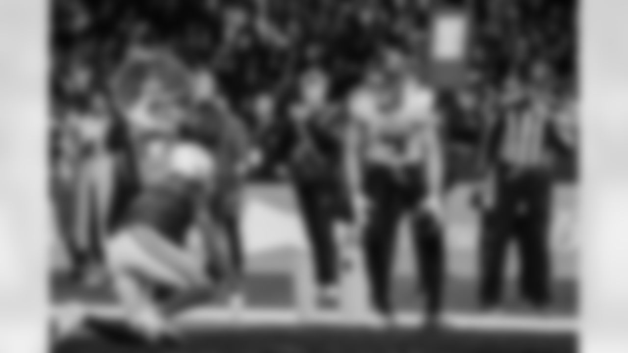 Atlanta Falcons wide receiver Drake London #5 scores two point conversion during the Week 10 Game against the Indianapolis Colts at Olympic Stadium in Berlin, Germany on Sunday, November 9, 2025. (Photo by Brandon Magnus/Atlanta Falcons)