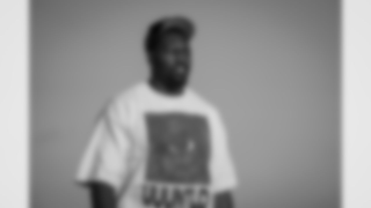 Atlanta Falcons outside linebacker Arnold Ebiketie #17 boards the plane at Hartsfield-Jackson International Airport in Atlanta, Ga. on Saturday, November 22, 2025. (Photo by Jay Bendlin/Atlanta Falcons)