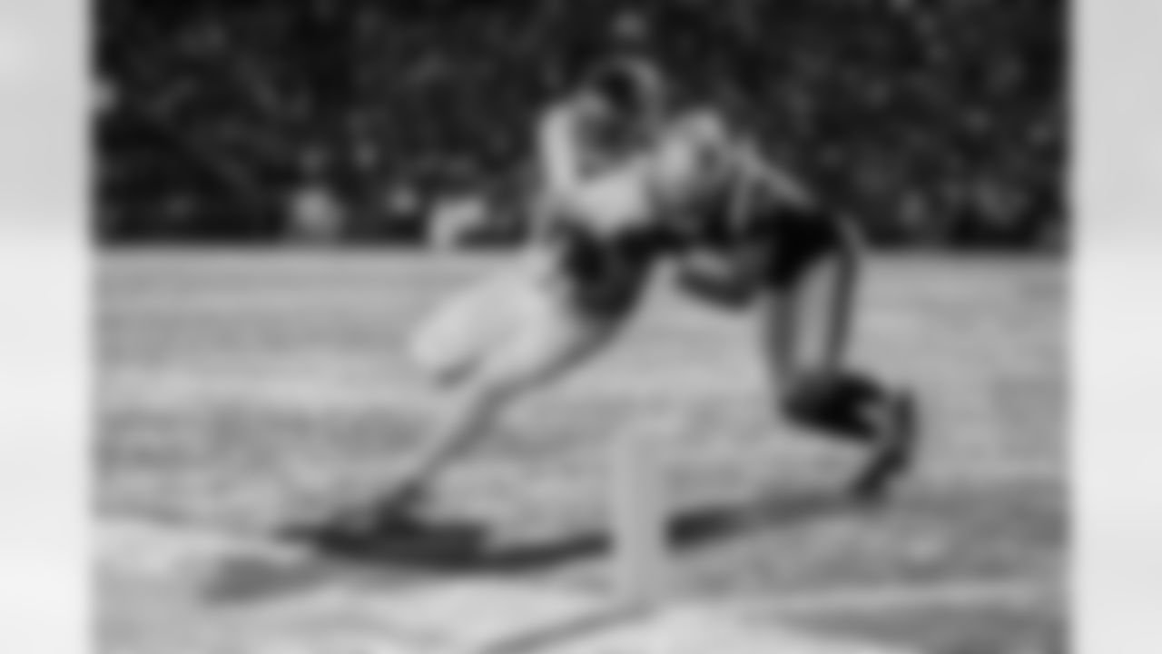 Atlanta Falcons running back Bijan Robinson #7 runs with the ball during the first quarter of the Week 9 Game against the New England Patriots at Gillette Stadium in Foxborough, Massachusetts on Sunday, November 2, 2025. (Photo by Taylor McLaughlin/Atlanta Falcons)