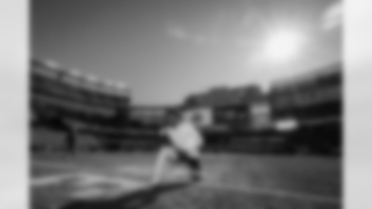 Atlanta Falcons cornerback Dee Alford #20 warms up prior to the Week 9 Game against the New England Patriots at Gillette Stadium in Foxborough, Massachusetts on Sunday, November 2, 2025. (Photo by Taylor McLaughlin/Atlanta Falcons)