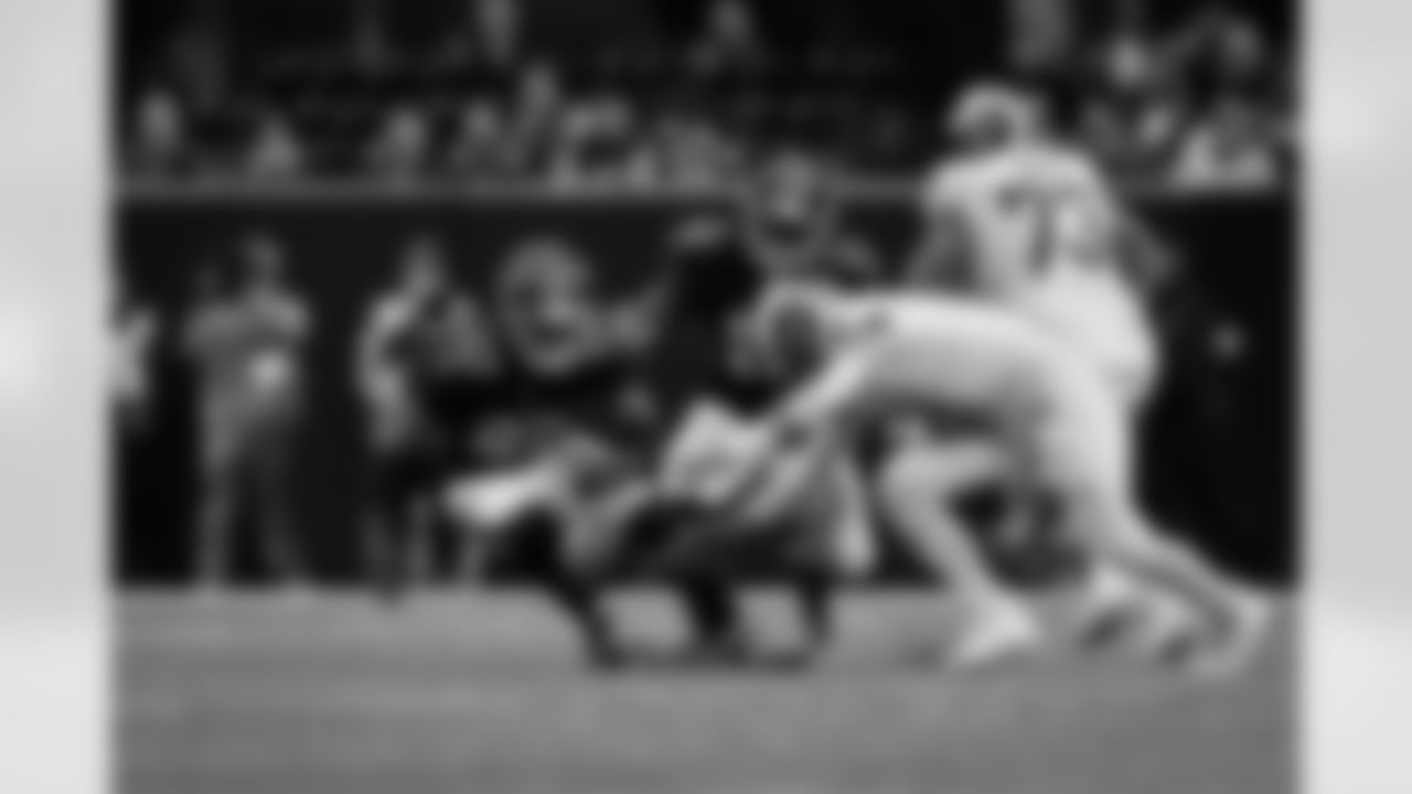 Atlanta Falcons edge rusher James Pearce Jr. #27 and Atlanta Falcons edge rusher Jalon Walker #11 during the Week 17 Game against the Los Angeles Rams at Mercedes-Benz Stadium in Atlanta, Ga. on Monday, December 29, 2025. (Photo by Taylor McLaughlin/Atlanta Falcons)
