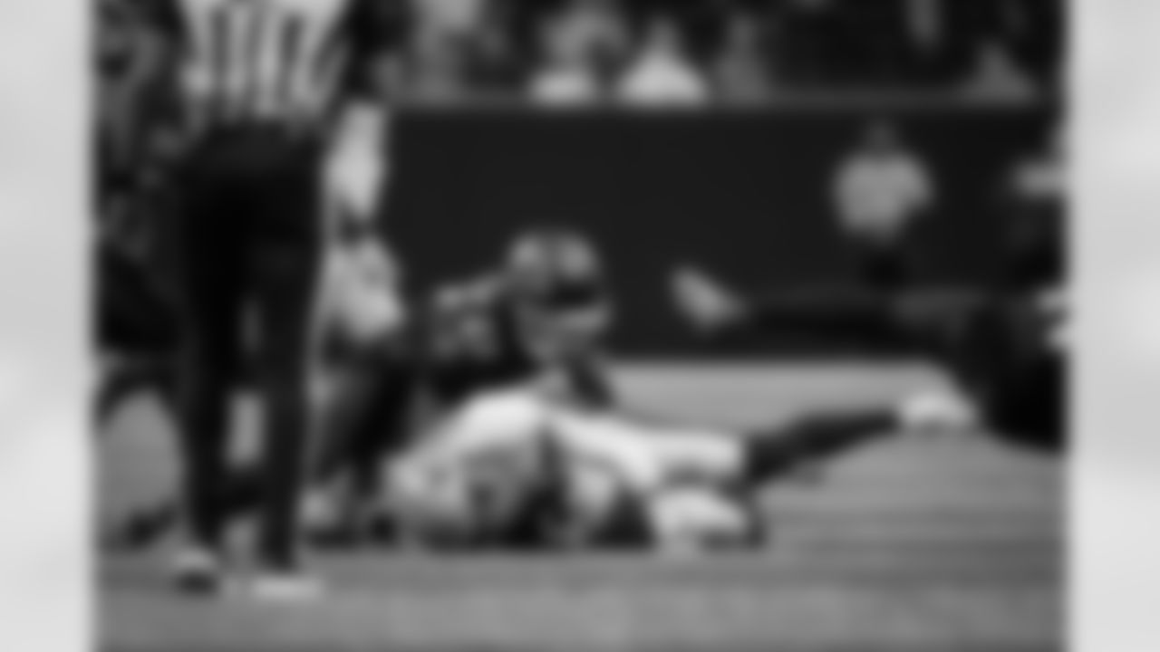 Atlanta Falcons edge rusher James Pearce Jr. #27 makes a record breaking sack during the Week 18 Game against the New Orleans Saints at Mercedes-Benz Stadium in Atlanta, Georgia on Sunday, January 4, 2026. (Photo by Brandon Magnus/Atlanta Falcons)