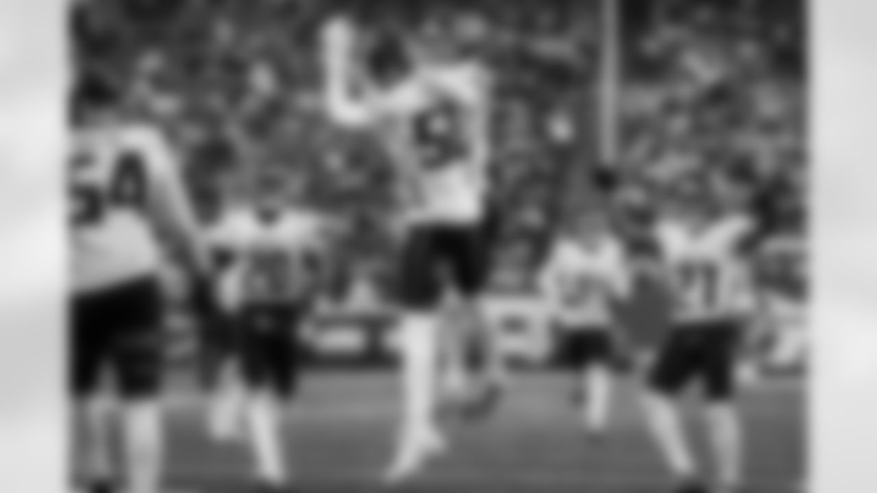 Atlanta Falcons edge rusher Leonard Floyd #56 reacts after a sack during the second quarter of the Week 13 Game against the New York Jets at Metlife Stadium in East Rutherford, New Jersey on Sunday, November 30, 2025. (Photo by Taylor McLaughlin/Atlanta Falcons)