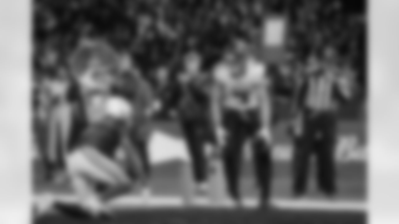 Atlanta Falcons wide receiver Drake London #5 scores two point conversion during the Week 10 Game against the Indianapolis Colts at Olympic Stadium in Berlin, Germany on Sunday, November 9, 2025. (Photo by Brandon Magnus/Atlanta Falcons)