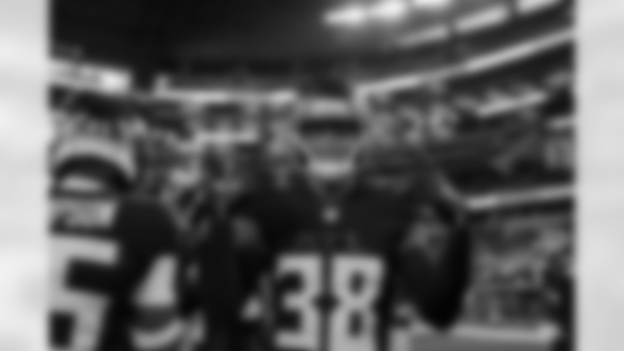 Atlanta Falcons cornerback Lamar Jackson #38 warms up before the Preseason Game against the Dallas Cowboys at AT&T Stadium in Arlington, Texas on Friday, August 22, 2025. (Photo by Jay Bendlin/Atlanta Falcons)