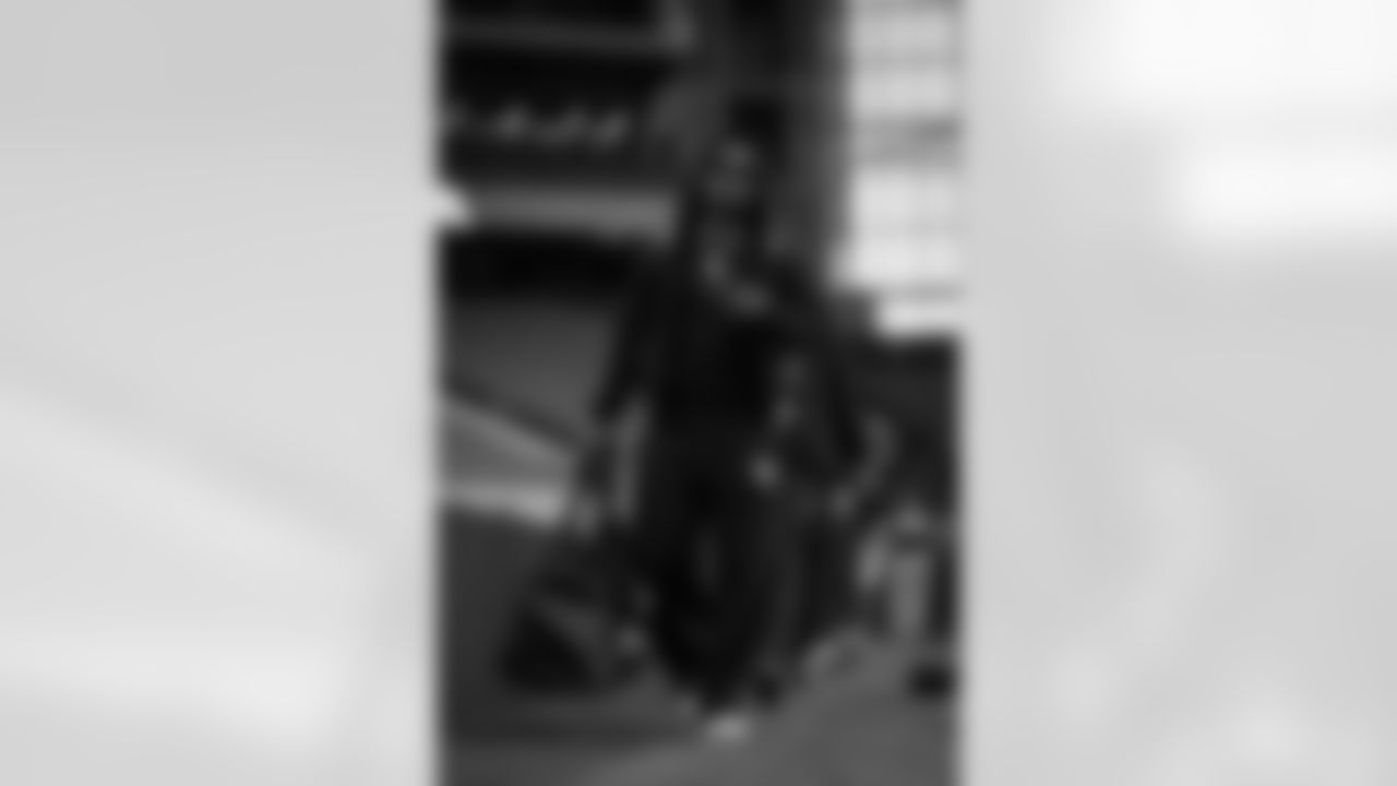 Atlanta Falcons safety Jammie Robinson #34 arrives before the Week 16 Game against the Arizona Cardinals at State Farm Stadium in Glendale, Arizona on Sunday, December 21, 2025. (Photo by Taylor McLaughlin/Atlanta Falcons)