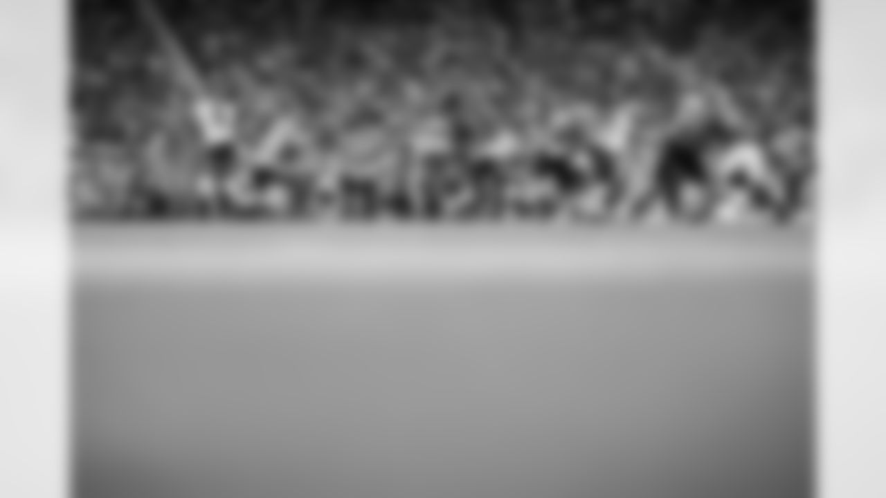 Atlanta Falcons quarterback Michael Penix Jr. #9 hands off to Atlanta Falcons running back Tyler Allgeier #25 during the Week 7 Game against the San Francisco 49ers at Levi's Stadium in Santa Clara, California on Sunday, October 19, 2025. (Photo by Donald Miralle/Atlanta Falcons)