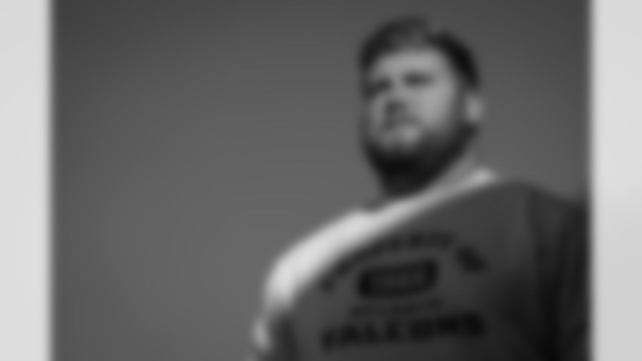 Atlanta Falcons offensive lineman Ryan Neuzil #64 boards the plane at Hartsfield-Jackson International Airport in Atlanta, Ga. on Saturday, December 20, 2025. (Photo by Jay Bendlin/Atlanta Falcons)