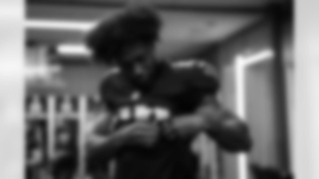 Atlanta Falcons safety Jordan Fuller #29 prepares in the locker room before the Week 8 Game against the Miami Dolphins at Mercedes-Benz Stadium in Atlanta, Georgia on Sunday, October 26, 2025. (Photo by Jay Bendlin/Atlanta Falcons)