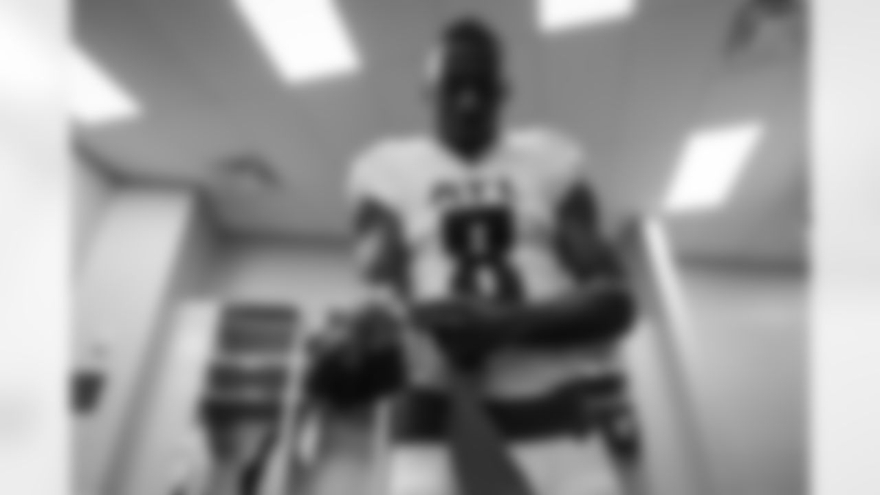 Atlanta Falcons tight end Kyle Pitts Sr. #8 in the locker room prior to the Week 2 Game against the Minnesota Vikings at U.S. Bank Stadium in Minneapolis, Minnesota on Sunday, September 14, 2025. (Photo by Brandon Magnus/Atlanta Falcons)