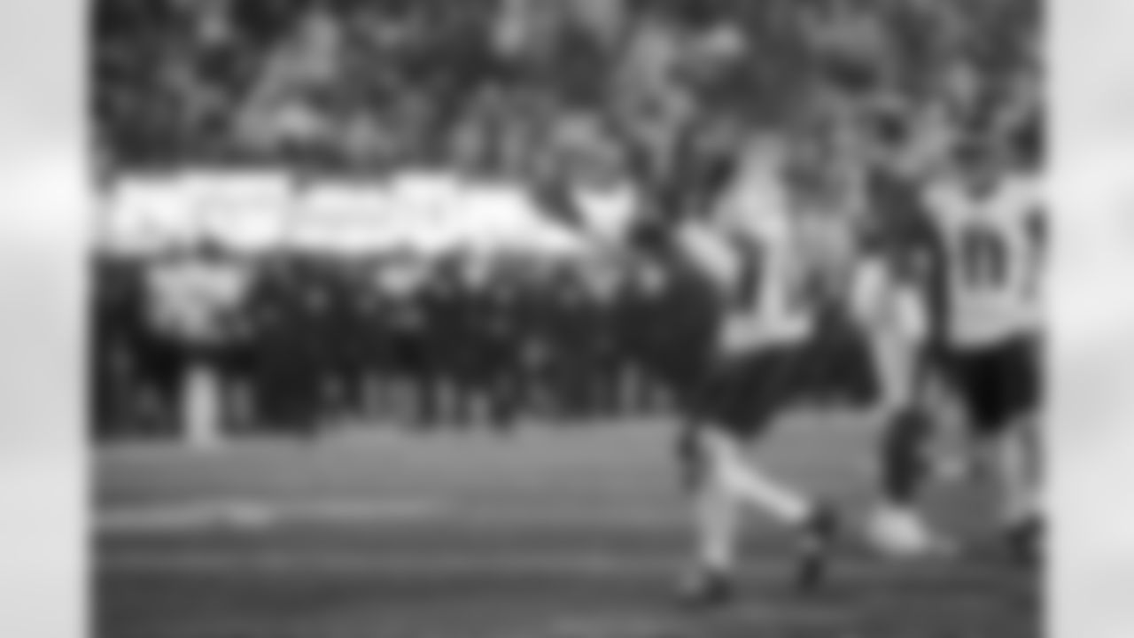 Atlanta Falcons edge rusher James Pearce Jr. #27 celebrates after a sack during the Week 13 Game against the New York Jets at Metlife Stadium in East Rutherford, New Jersey on Sunday, November 30, 2025. (Photo by Jay Bendlin/Atlanta Falcons)