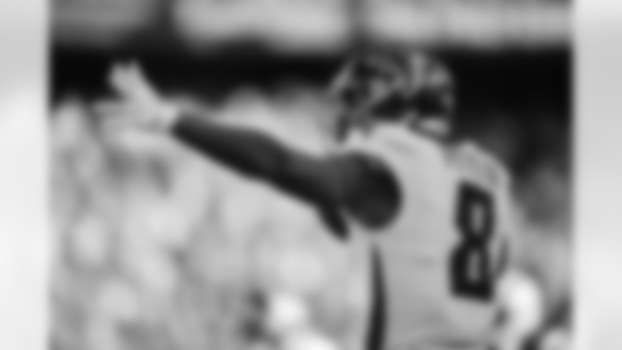 Atlanta Falcons tight end Kyle Pitts Sr. #8 celebrates a catch during the Week 9 Game against the New England Patriots at Gillette Stadium in Foxborough, Massachusetts on Sunday, November 2, 2025. (Photo by Jay Bendlin/Atlanta Falcons)