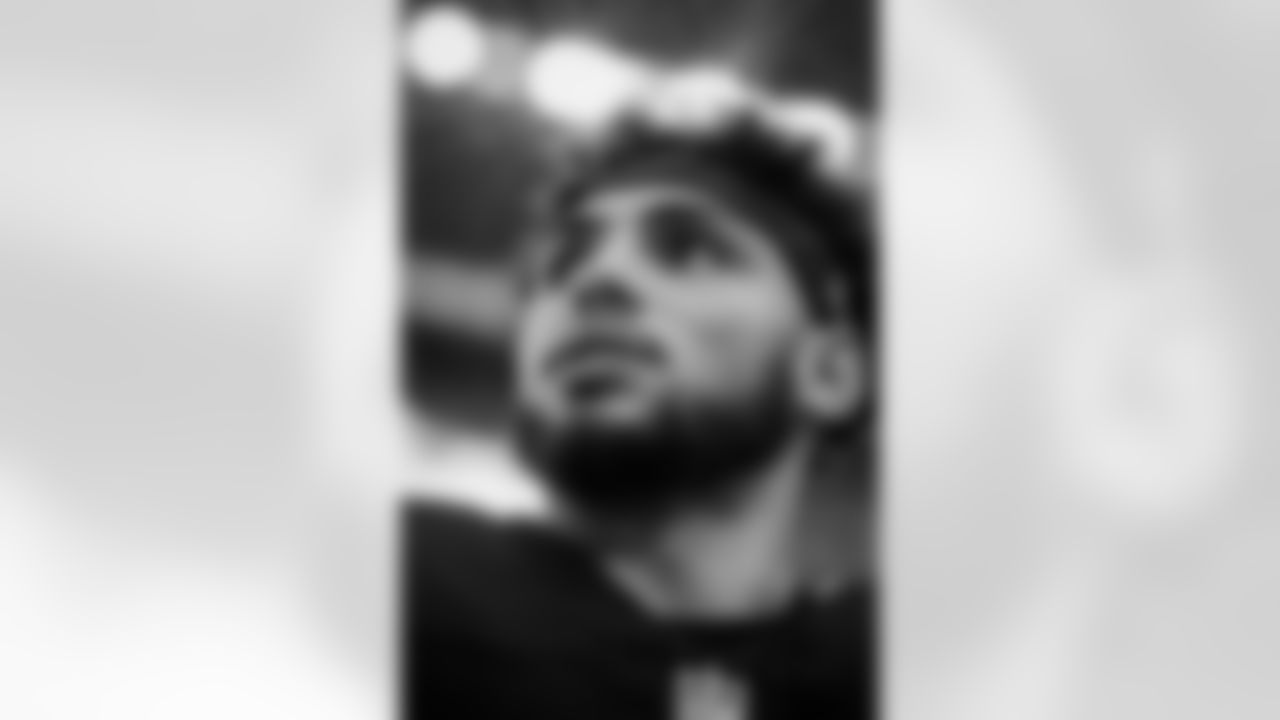 Atlanta Falcons wide receiver Drake London #5 during the National Anthem before the Week 16 Game against the Arizona Cardinals at State Farm Stadium in Glendale, Arizona on Sunday, December 21, 2025. (Photo by Taylor McLaughlin/Atlanta Falcons)