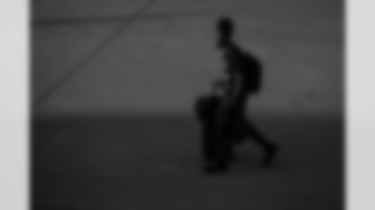 Atlanta Falcons safety Jordan Fuller #29 boards the plane at Hartsfield-Jackson International Airport in Atlanta, Ga. on Saturday, November 22, 2025. (Photo by Jay Bendlin/Atlanta Falcons)