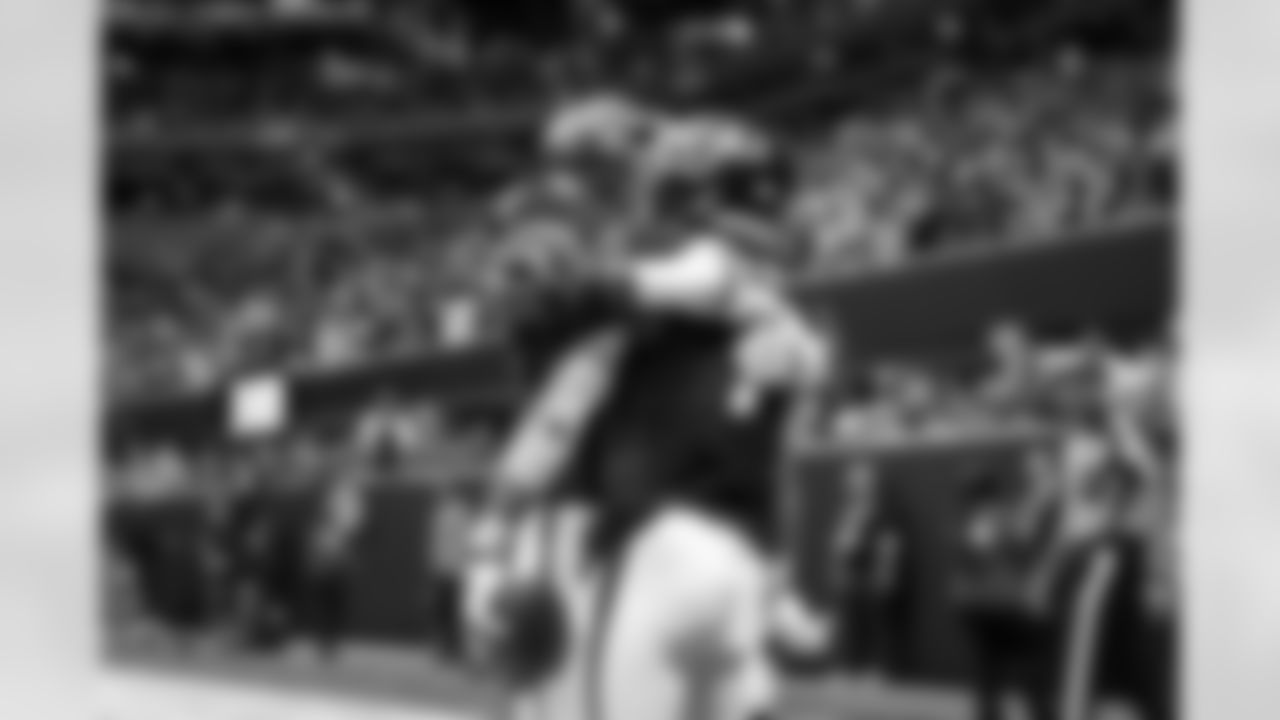 Atlanta Falcons running back Bijan Robinson #7 scores a touchdown during the Week 11 Game against the Carolina Panthers at Mercedes-Benz Stadium in Atlanta, Georgia on Sunday, November 16, 2025. (Photo by Kevin Liles/Atlanta Falcons)