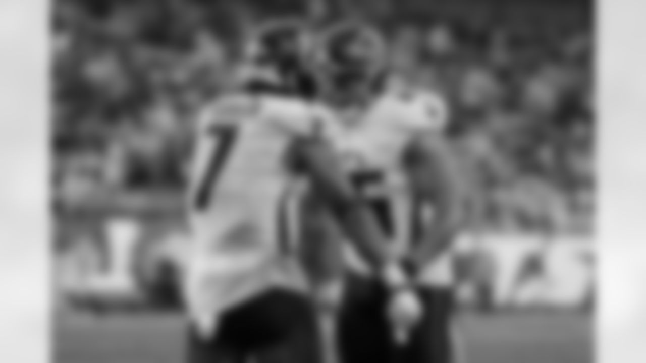 Atlanta Falcons running back Bijan Robinson #7 celebrates after a touchdown during the third quarter of the Week 13 Game against the New York Jets at Metlife Stadium in East Rutherford, New Jersey on Sunday, November 30, 2025. (Photo by Taylor McLaughlin/Atlanta Falcons)