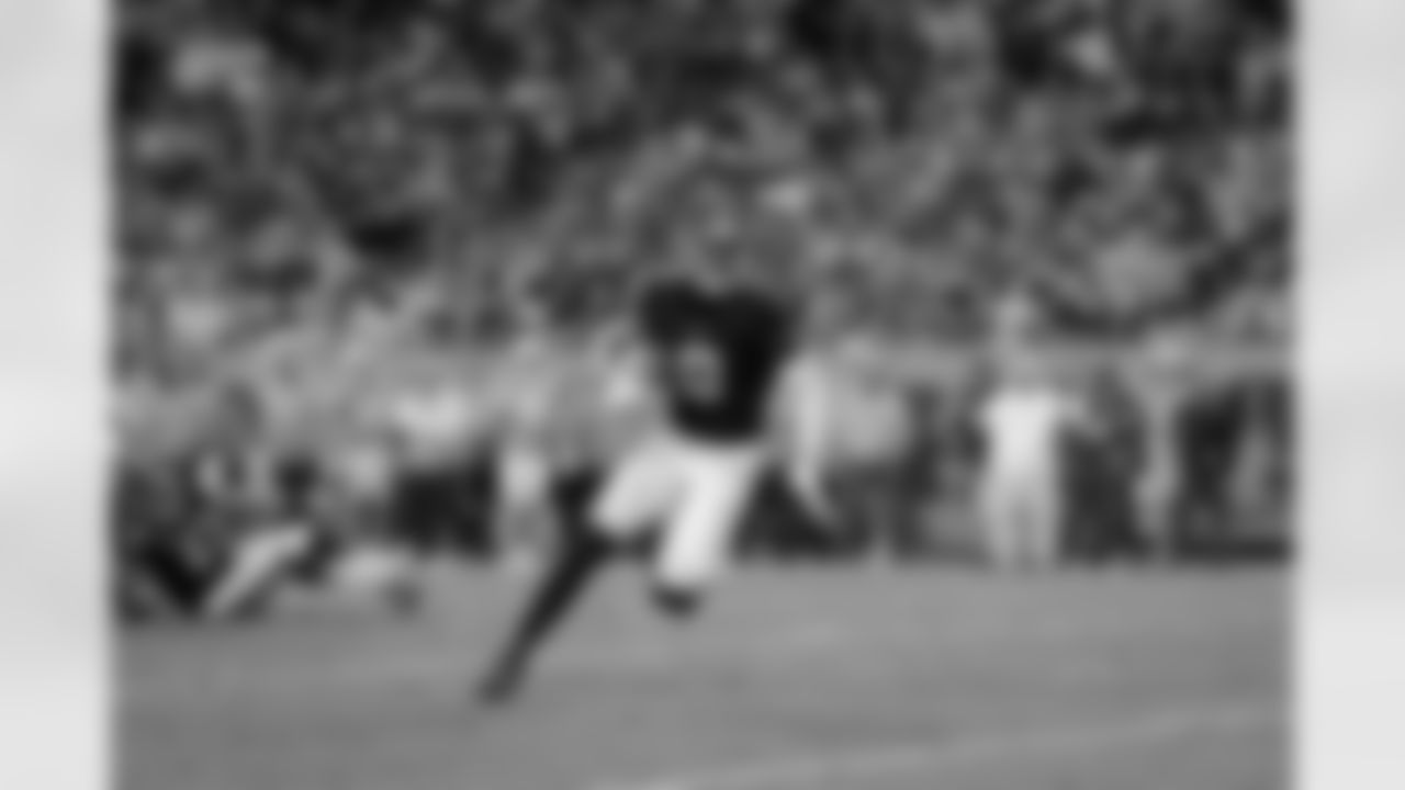 Atlanta Falcons tight end Kyle Pitts Sr. #8 scores a touchdown during the Week 15 Game against the Tampa Bay Buccaneers at Raymond James Stadium in Tampa, Florida on Thursday, December 11, 2025. (Photo by Taylor McLaughlin/Atlanta Falcons)