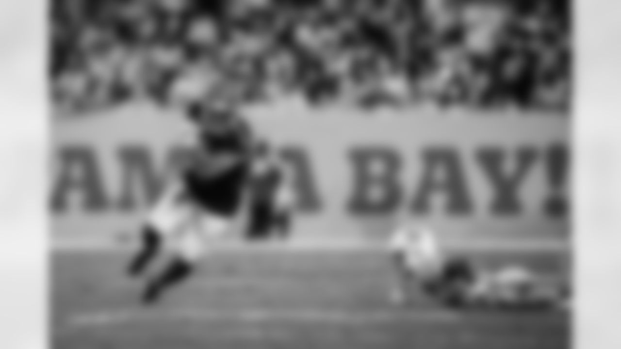 Atlanta Falcons running back Bijan Robinson #7 runs the ball during the Week 15 Game against the Tampa Bay Buccaneers at Raymond James Stadium in Tampa, Florida on Thursday, December 11, 2025. (Photo by Mitch Martin/Atlanta Falcons)