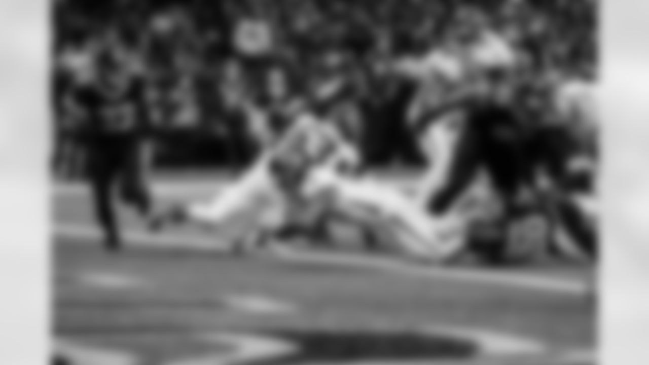 Atlanta Falcons running back Bijan Robinson #7 scores a touchdown during the Week 12 Game against the New Orleans Saints at Caesars Superdome in New Orleans, Louisiana on Sunday, November 23, 2025. (Photo by Taylor McLaughlin/Atlanta Falcons)