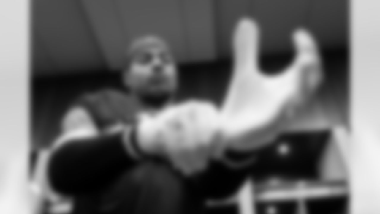 Atlanta Falcons cornerback Mike Ford Jr. #28 puts on gloves in the locker room before the Week 1 Game against the Tampa Bay Buccaneers at Mercedes-Benz Stadium in Atlanta, Ga. on Sunday, September 7, 2025. (Photo by Jay Bendlin/Atlanta Falcons)