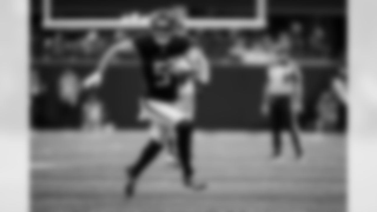 Atlanta Falcons wide receiver Drake London #5 makes a catch during the Week 11 Game against the Carolina Panthers at Mercedes-Benz Stadium in Atlanta, Georgia on Sunday, November 16, 2025. (Photo by Taylor McLaughlin/Atlanta Falcons)