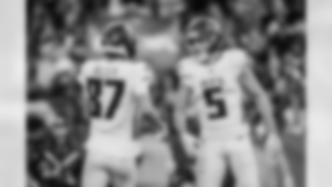 Atlanta Falcons wide receiver David Sills V #87 and Atlanta Falcons wide receiver Drake London #5 during the Week 9 Game against the New England Patriots at Gillette Stadium in Foxborough, Massachusetts on Sunday, November 2, 2025. (Photo by Jay Bendlin/Atlanta Falcons)