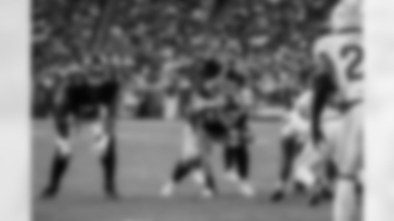 Atlanta Falcons quarterback Kirk Cousins #18 waits for the ball to snap during the Week 16 Game against the Arizona Cardinals at State Farm Stadium in Glendale, Arizona on Sunday, December 21, 2025. (Photo by Taylor McLaughlin/Atlanta Falcons)