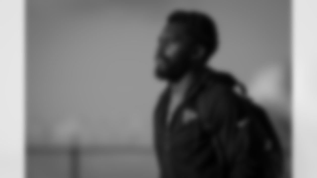 Atlanta Falcons outside linebacker Divine Deablo #0 boards the plane at Hartsfield-Jackson International Airport in Atlanta, Ga. on Saturday, November 22, 2025. (Photo by Jay Bendlin/Atlanta Falcons)