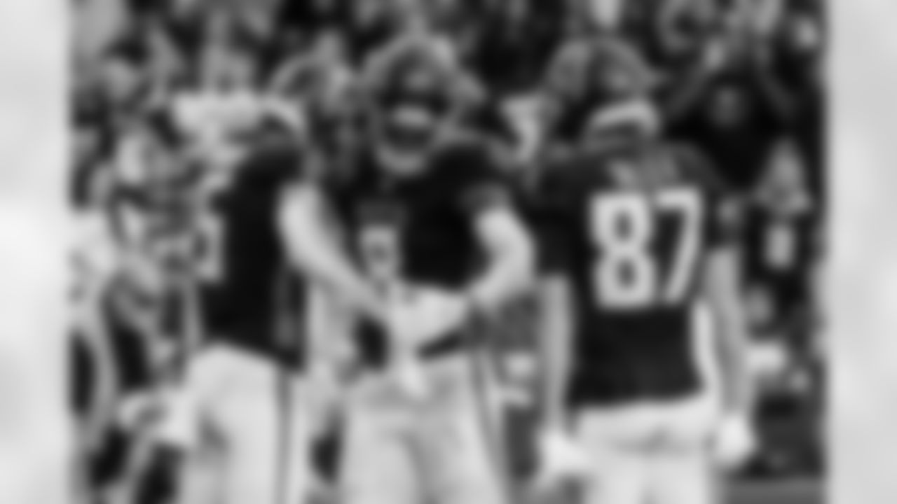 Atlanta Falcons tight end Kyle Pitts Sr. #8 celebrates after scoring a touchdown during the second quarter of the Week 16 Game against the Arizona Cardinals at State Farm Stadium in Glendale, Arizona on Sunday, December 21, 2025. (Photo by Jay Bendlin/Atlanta Falcons)