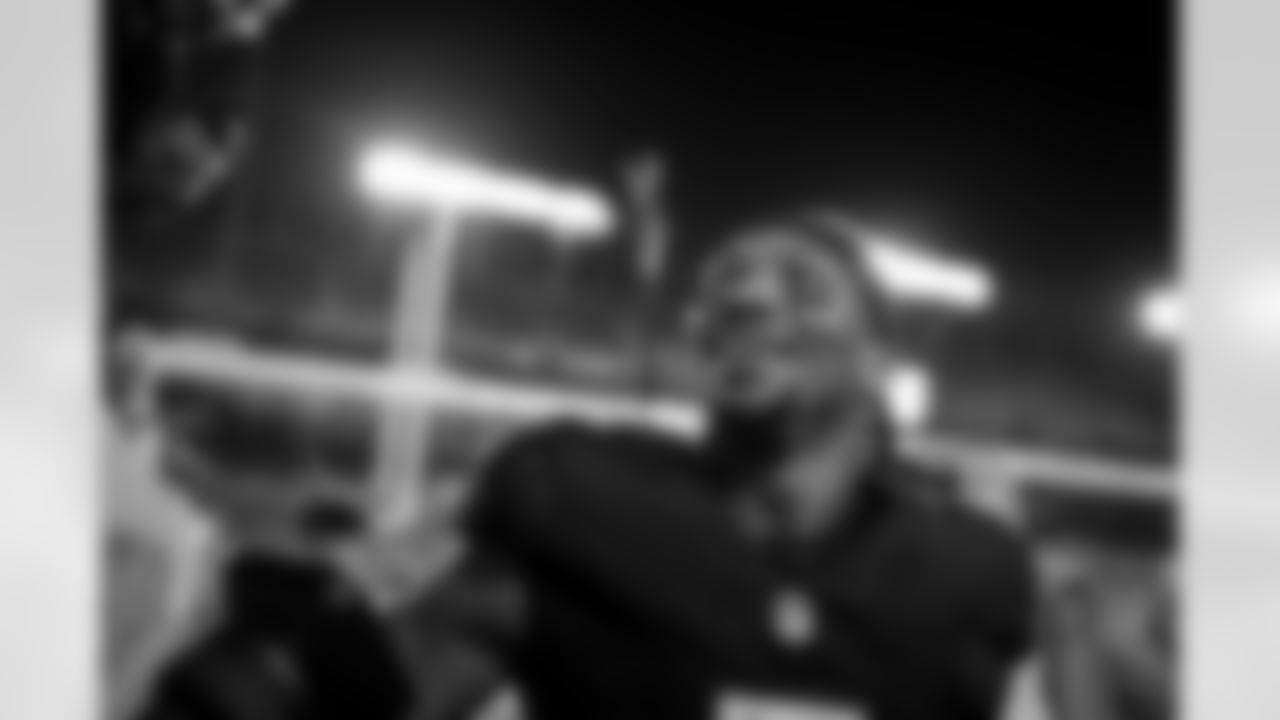 Atlanta Falcons running back Bijan Robinson #7 thanks fans during the Week 15 Game against the Tampa Bay Buccaneers at Raymond James Stadium in Tampa, Florida on Thursday, December 11, 2025. (Photo by Mitch Martin/Atlanta Falcons)