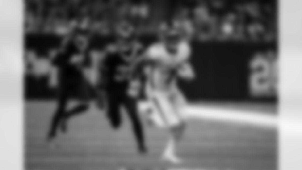 Atlanta Falcons running back Bijan Robinson #7 runs the ball during the Week 12 Game against the New Orleans Saints at Caesars Superdome in New Orleans, Louisiana on Sunday, November 23, 2025. (Photo by Taylor McLaughlin/Atlanta Falcons)