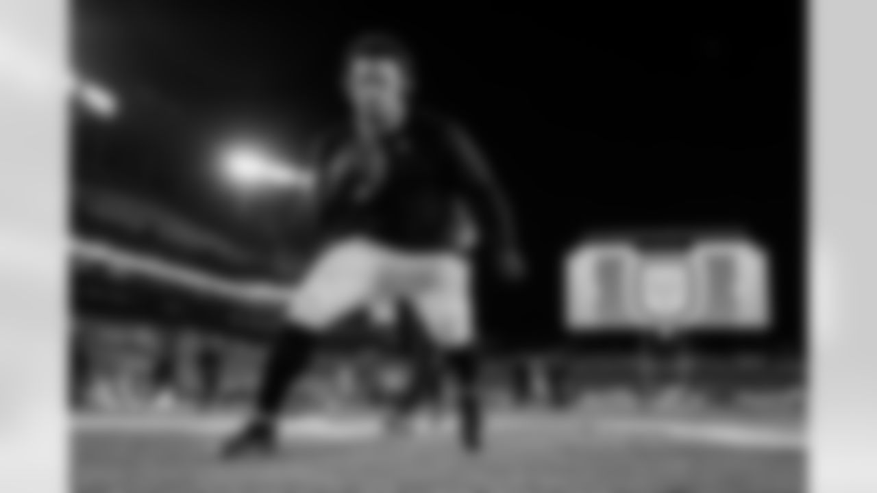 Atlanta Falcons running back Tyler Allgeier #25 warms up during the Week 15 Game against the Tampa Bay Buccaneers at Raymond James Stadium in Tampa, Florida on Thursday, December 11, 2025. (Photo by Taylor McLaughlin/Atlanta Falcons)