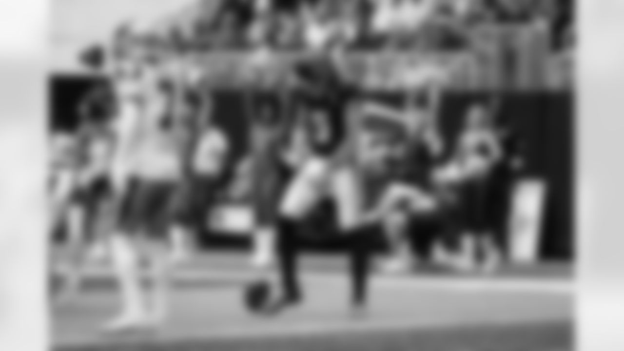 Atlanta Falcons wide receiver Drake London #5 reacts during the Week 11 Game against the Carolina Panthers at Mercedes-Benz Stadium in Atlanta, Georgia on Sunday, November 16, 2025. (Photo by Taylor McLaughlin/Atlanta Falcons)