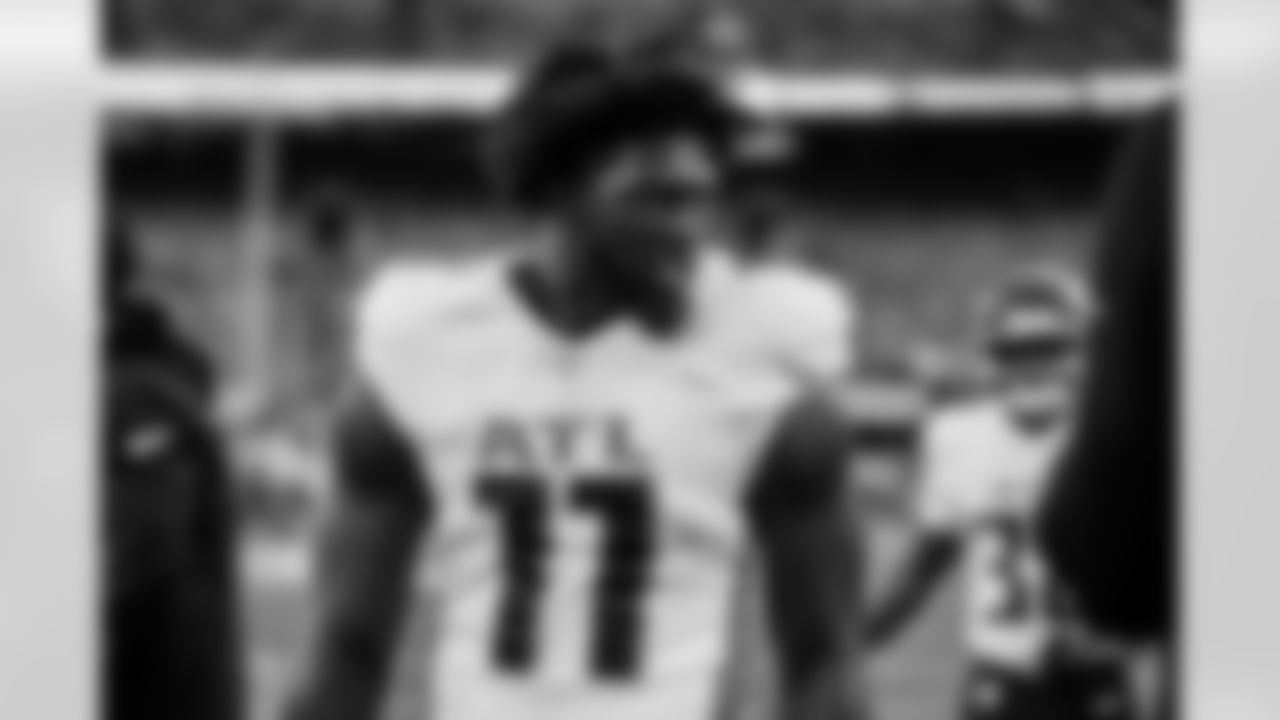 Atlanta Falcons edge rusher Jalon Walker #11 prior to the Week 13 Game against the New York Jets at Metlife Stadium in East Rutherford, New Jersey on Sunday, November 30, 2025. (Photo by Taylor McLaughlin/Atlanta Falcons)