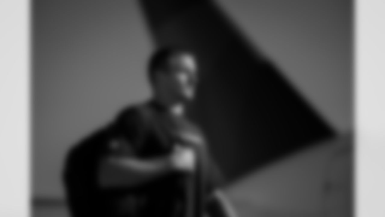 Atlanta Falcons tight end Teagan Quitoriano #85 boards the plane at Hartsfield-Jackson International Airport in Atlanta, Ga. on Saturday, December 20, 2025. (Photo by Jay Bendlin/Atlanta Falcons)