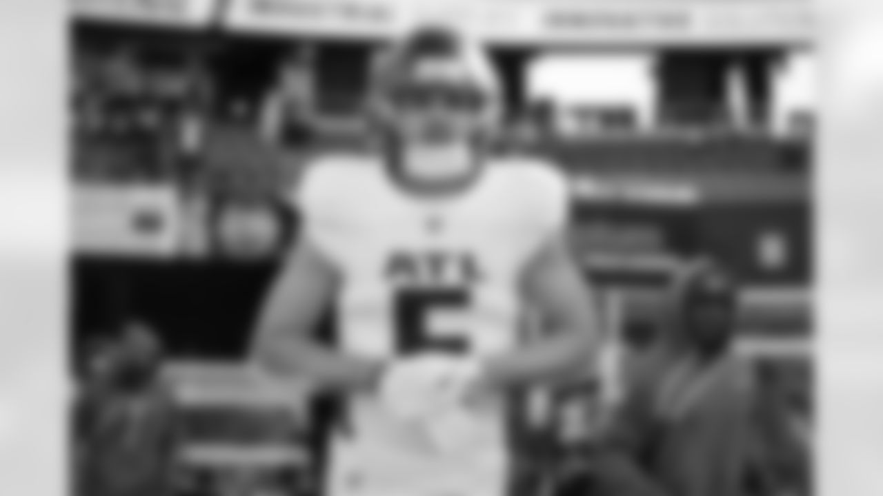 Atlanta Falcons wide receiver Drake London #5 runs out prior to the Week 9 Game against the New England Patriots at Gillette Stadium in Foxborough, Massachusetts on Sunday, November 2, 2025. (Photo by Taylor McLaughlin/Atlanta Falcons)